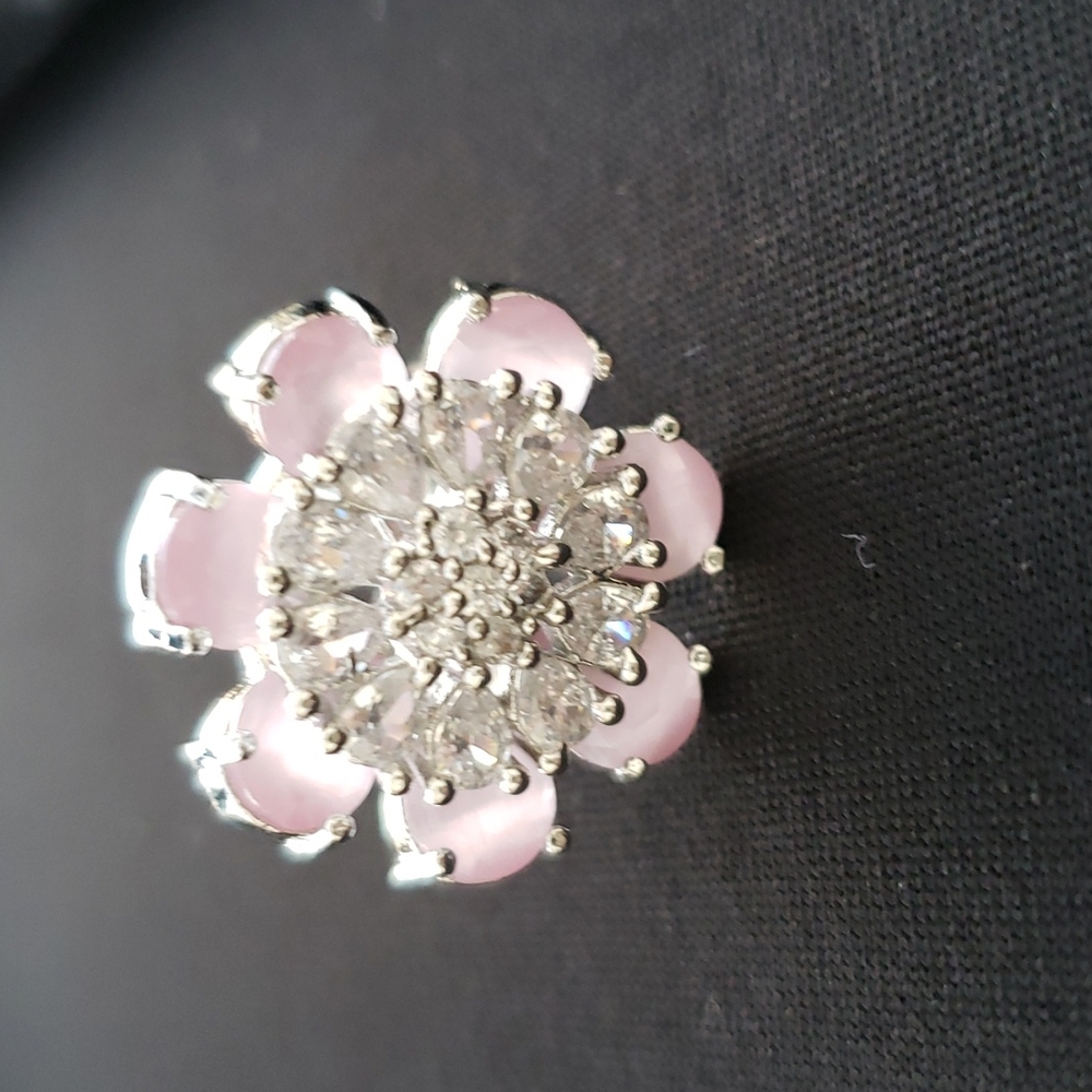 NWT mint pink diamond finger ring